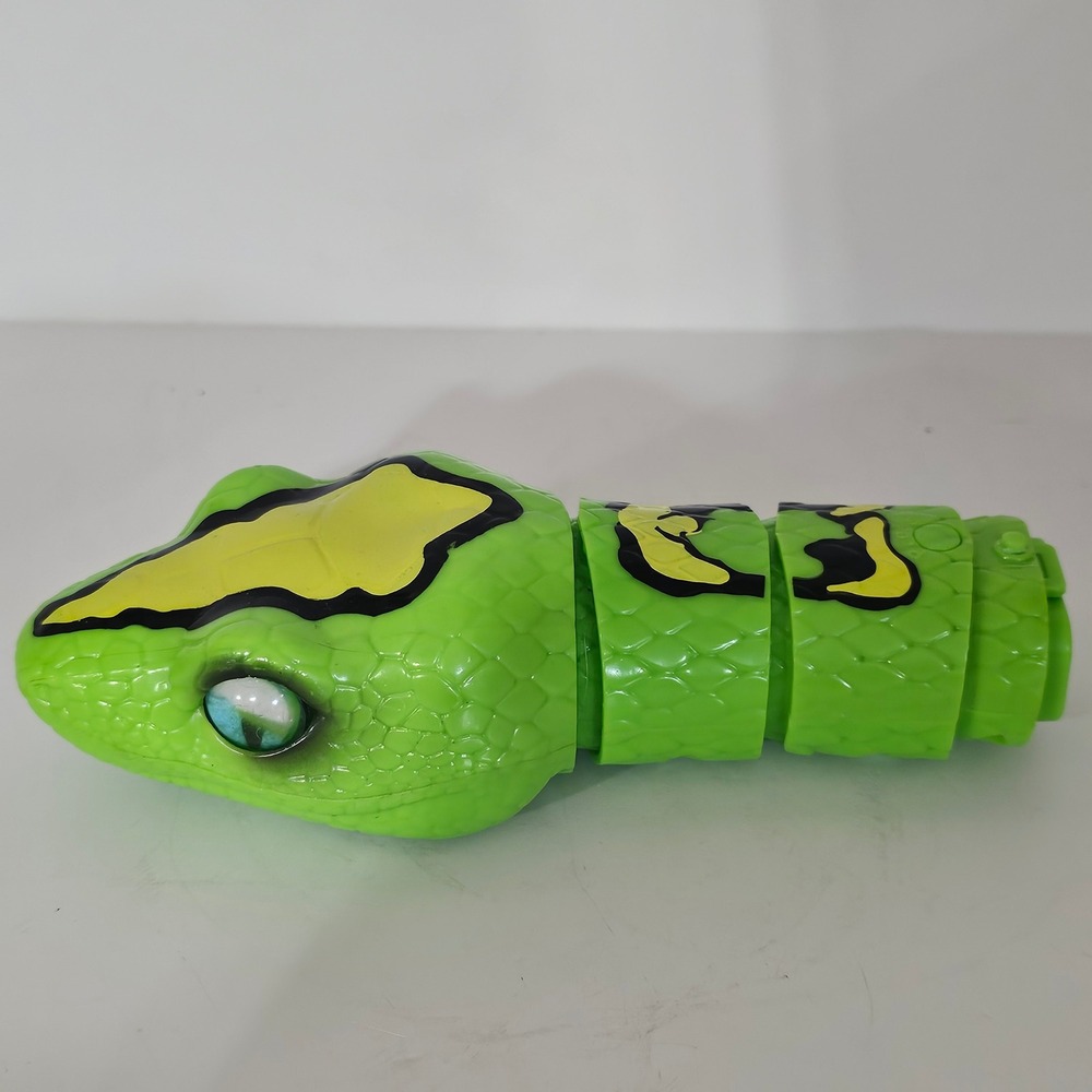 Electronic Slithering Snake Toy Green Articulated Realistic Movement DG20230421